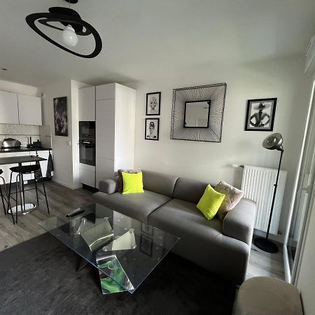 Appartement Avec Son Jardin D'Hiver Poissy Bagian luar foto